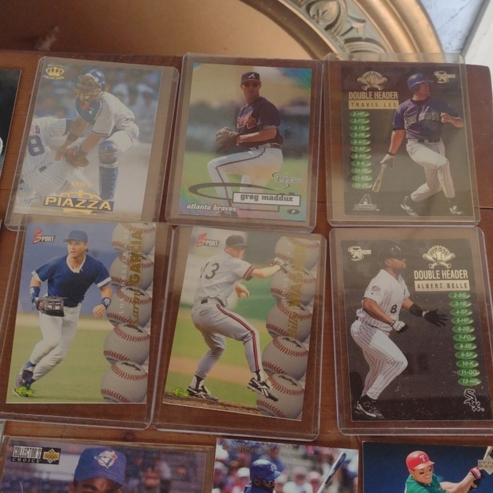 Assorted Baseball Trading Cards Collection - Picture 3 of 5